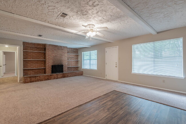 Photo - 6015 Knotty Post Ln