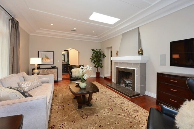 Photo - 10864 Wellworth Ave