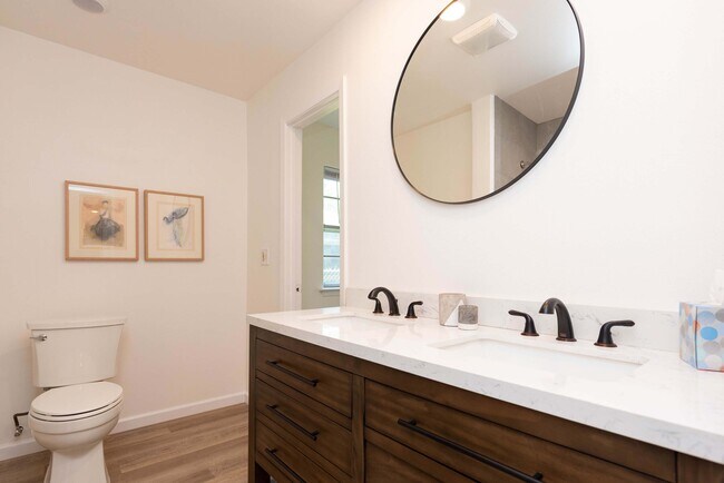 Photo - 1605 S Pine St