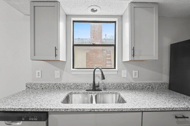 Photo - 3 Bedroom duplex in Olathe!