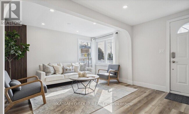 Photo - 2027 Brampton St