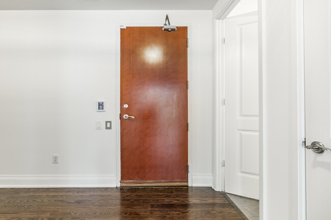 Photo - 2181 Yonge St