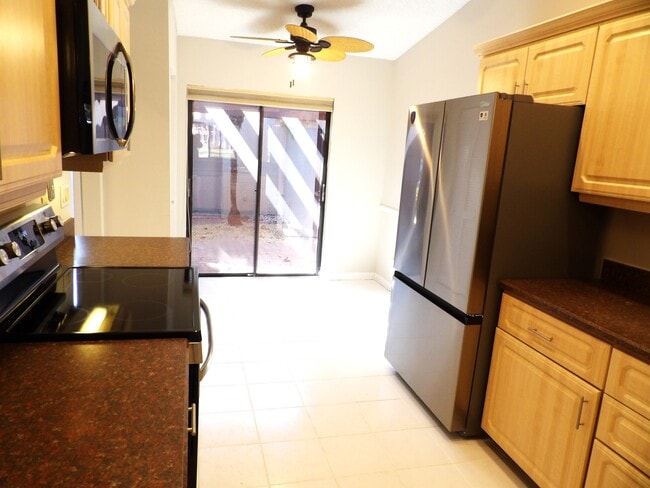 Cenar en la cocina - 5242 Fairway Woods Dr