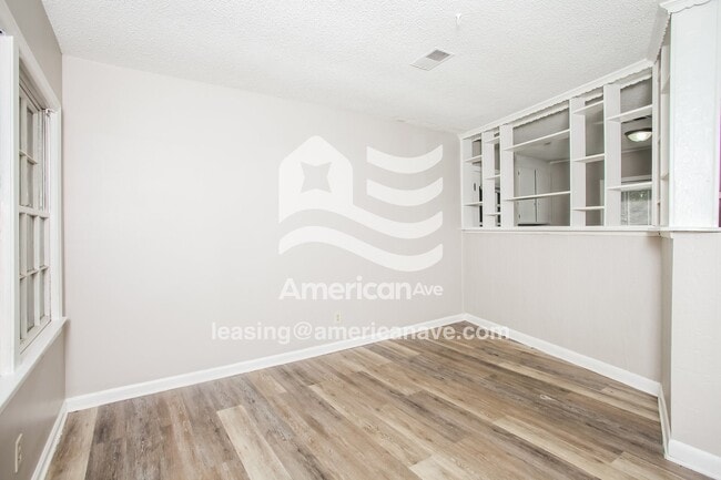 Photo - 4633 Corbett St