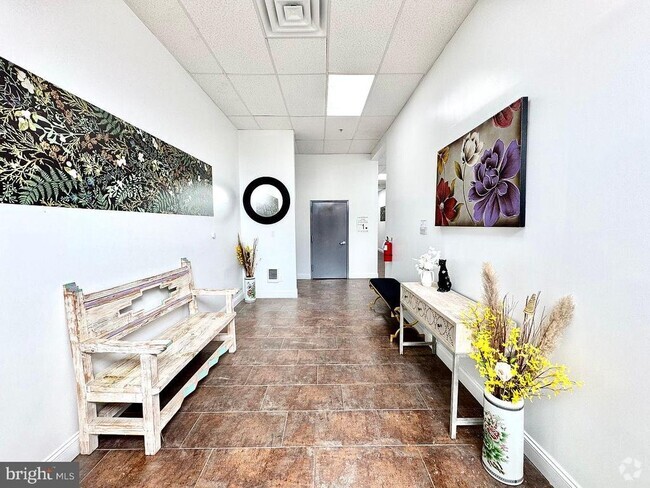 Building Photo - 4077 Lancaster Ave Rental