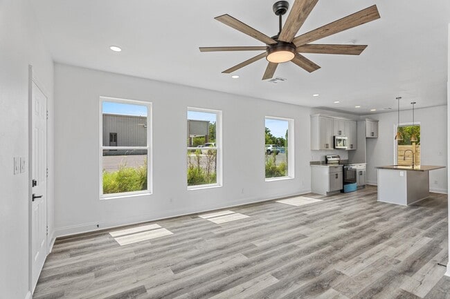 Photo - 3525 Heard Rd