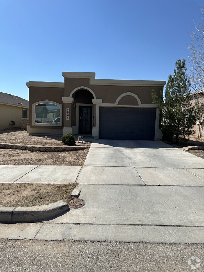 Building Photo - "Charming 3-Bedroom Oasis with 2 Full Bath... Rental