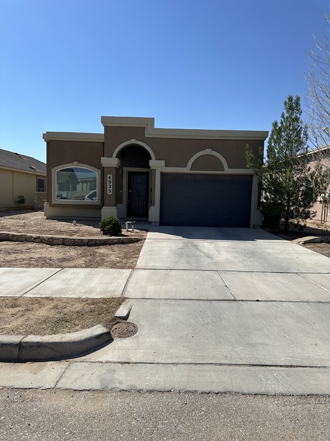 "Charming 3-Bedroom Oasis with 2 Full Bath... - "Charming 3-Bedroom Oasis with 2 Full Bath... Apartamento