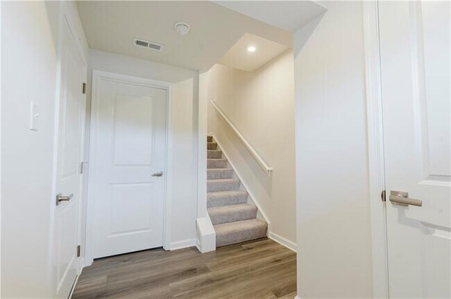 Photo - 159 White Oak Dr