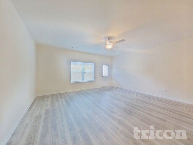 Photo - 280 Oliver Dr