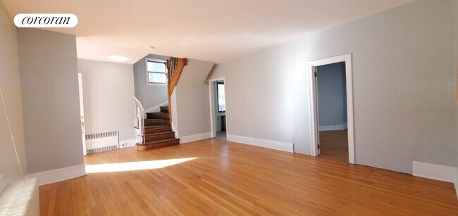 Photo - 7 Riverside Dr House