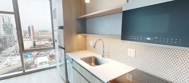 Photo - 800 N Wells St