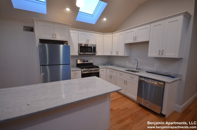 Building Photo - 18 Murdock St Unit 10