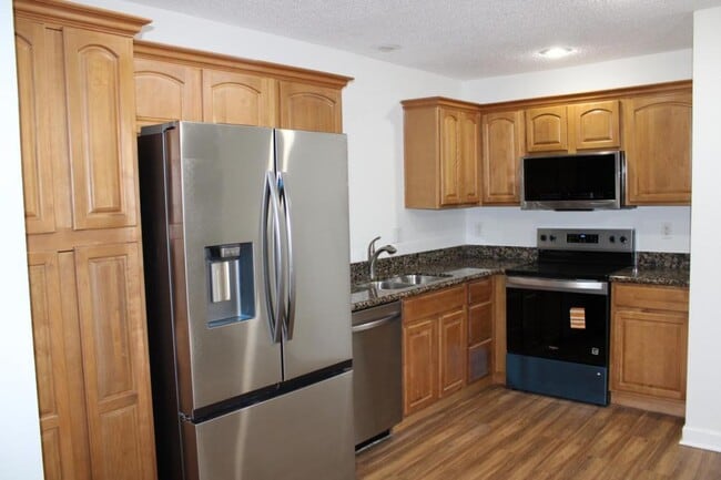 Photo - 900 SW Peach Tree Ln