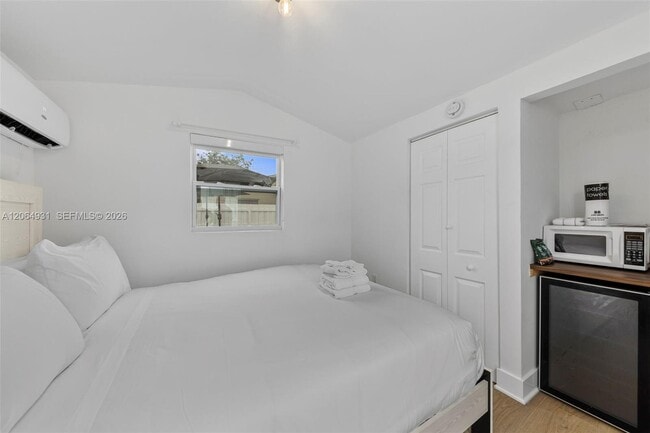 Photo - 2946 SW 26th St Unit 2