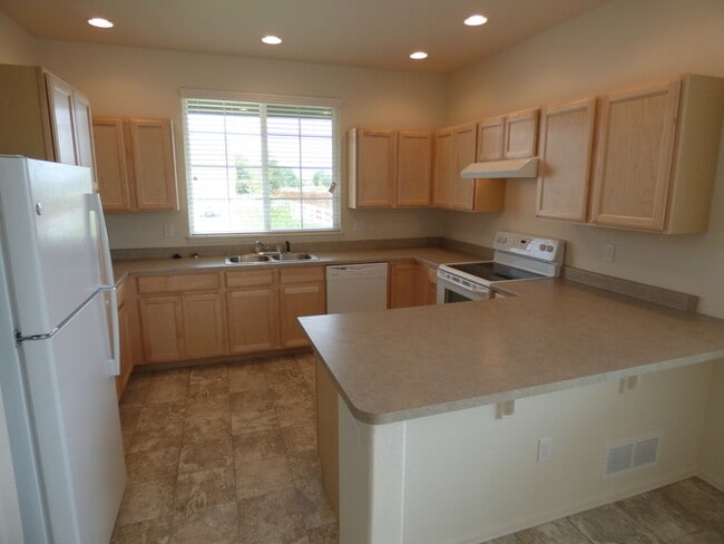 Photo - Tri-Level 3 Bedroom Home in Village East Subdivision in Windsor