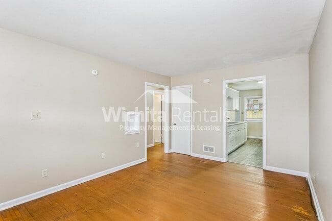 Photo - 2103-2103 S Old Manor Rd Unidad 2103 S. Old Manor Rd.