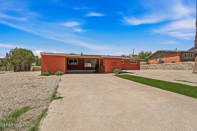 Photo - 4233 Hampshire Ln