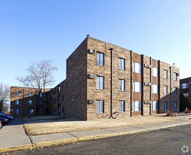 Como Place Apartments - Como Place Apartments