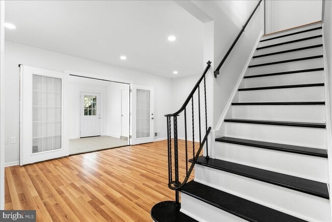 Photo - 239 Nottoway St SE