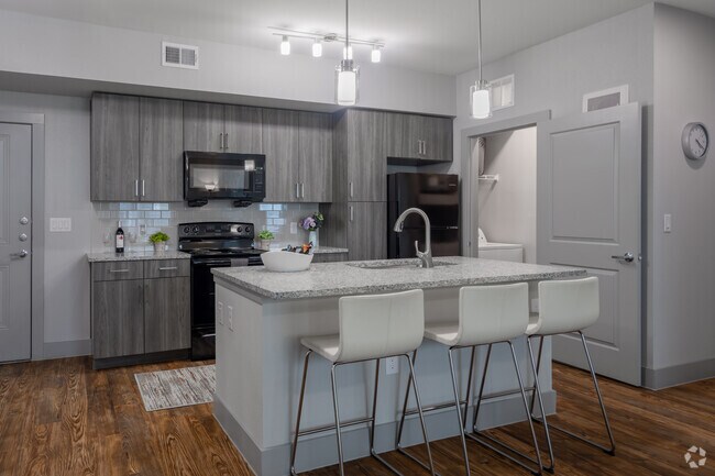 2BR, 2BA - 936SF