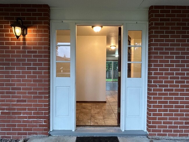 Photo - Timeless 5 Bed, 2.5 Bath Home - SW Beaverton