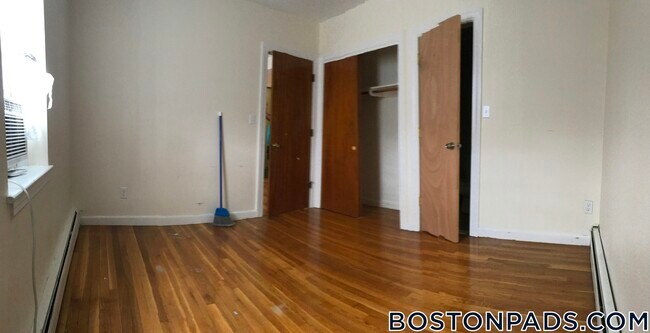 Photo - 180 N Beacon St Unidad 3