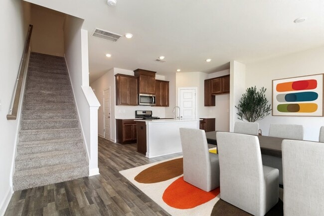 Photo - 214 Telford Dr