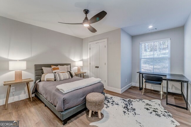 Photo - 109 Chateau Dr SE