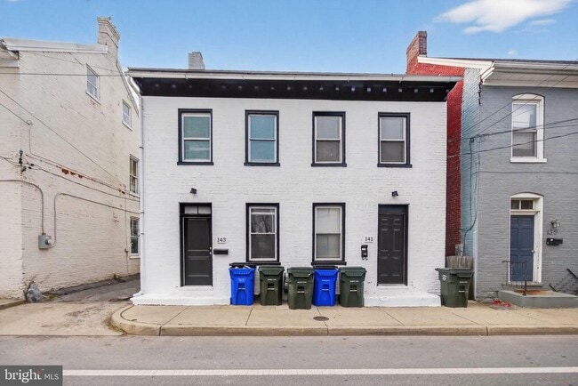 Photo - 141 S Locust St