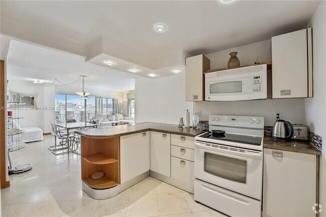 Building Photo - 11111 Biscayne Blvd Unit 4H Rental