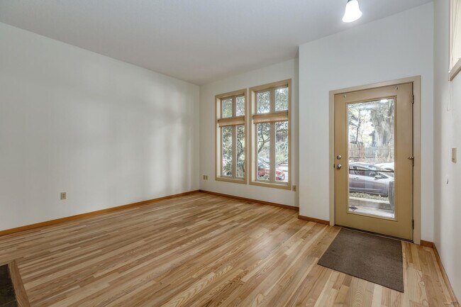 Photo - Stunning Townhome Style in NE Portland Lloyd Center District