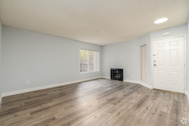 2BR, 2BA - 875SF - Living Room
