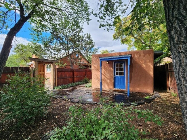 Building Photo - 235 Irvine St Unit Casita