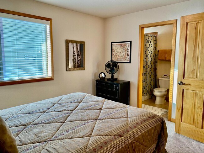 Photo - 102 Sawyer Cir