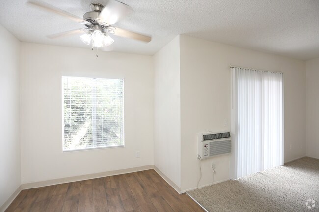 2 BR, 1 BA - 850 SF