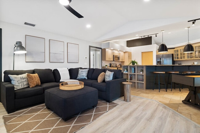 Building Photo - 6 Clinton Ct N Unit SI ID1261622P