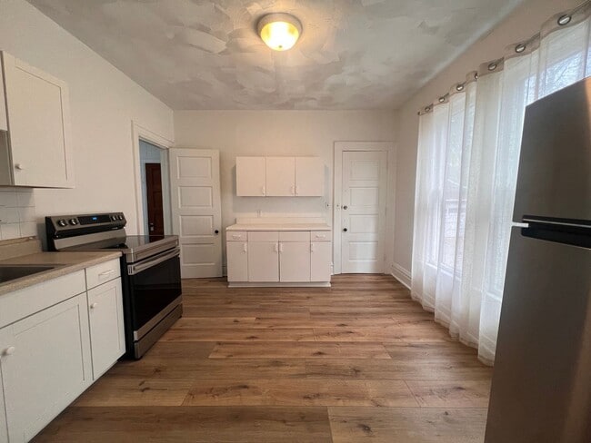 Photo - 857 Fairmount St SE