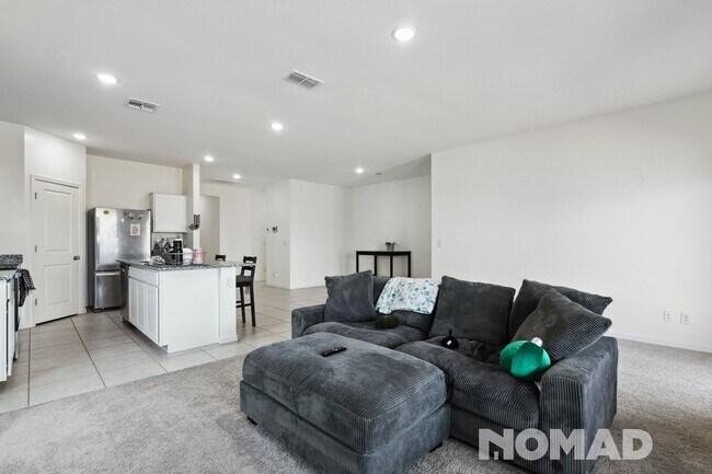 Photo - 9560 W Illini St