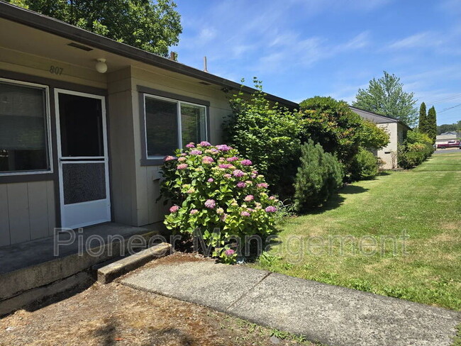Photo - 807 NE Alameda Ave Rental