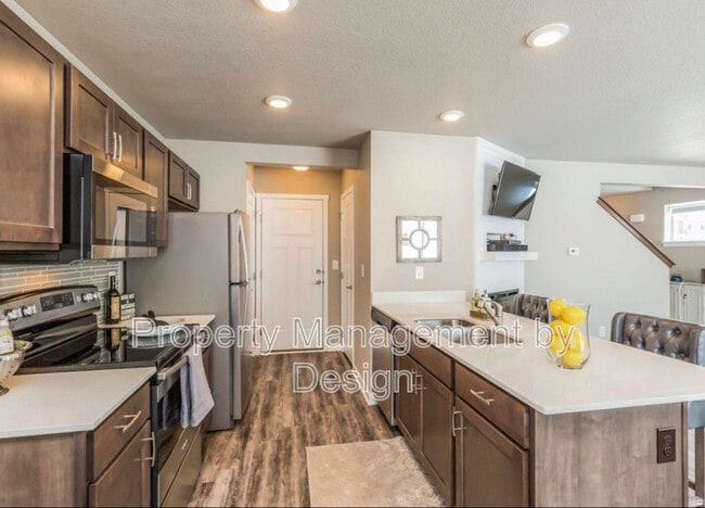 Photo - 763 NE Macey Way