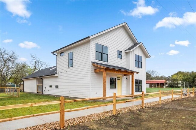 Photo - 205 Avenue None Ave