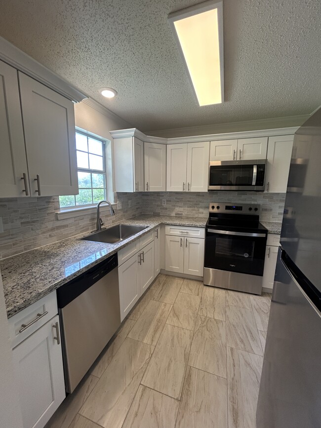 Building Photo - 177 16th St Unit 1
