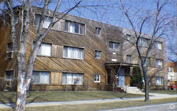 Photo - 2000 Williamsburg Dr Apartments