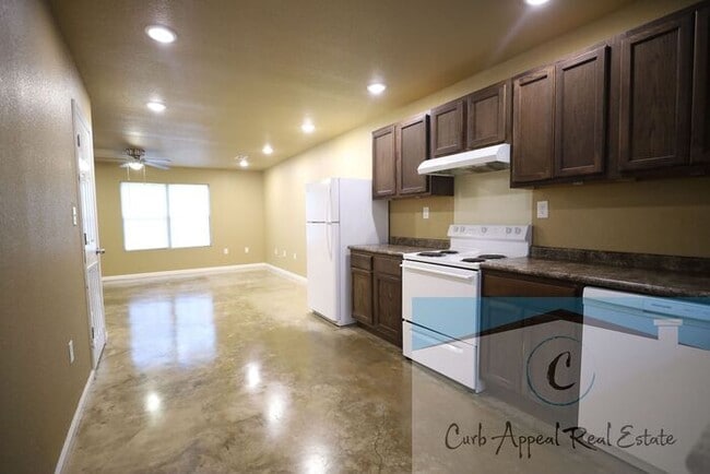 Photo - Move in special $600!! Recently built 2 be...