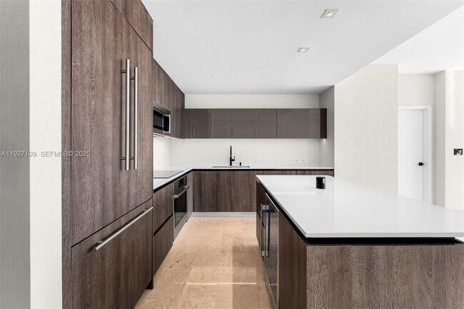 Photo - 88 SW 7th St Unidad 3907