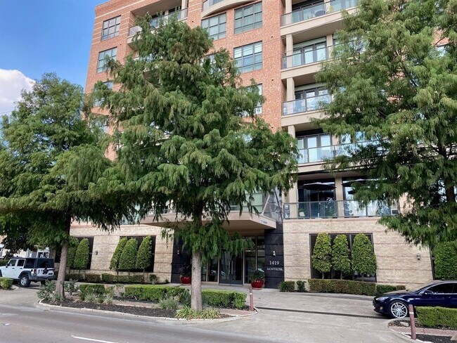 Building Photo - 1419 Montrose Blvd Unit 601 Rental