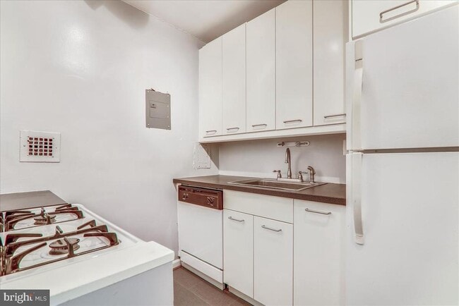 Photo - 940 25th St NW Unit 817-S