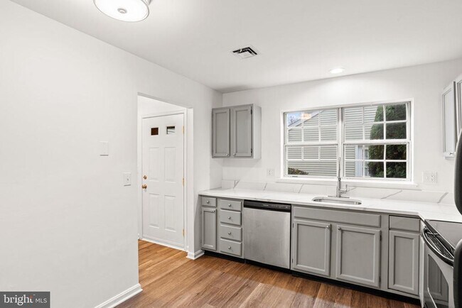 Photo - 2006 Wexford Rd