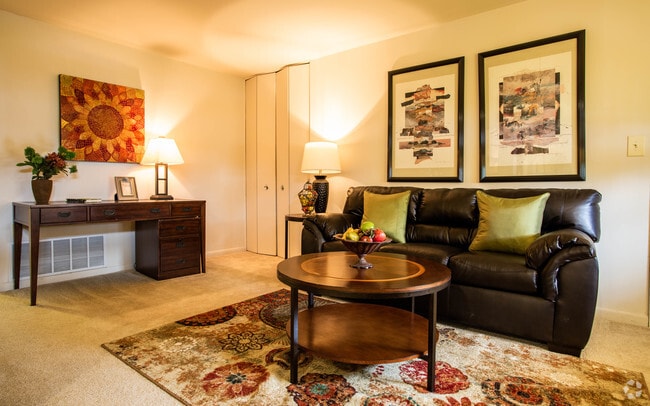 2BR, 1BA - 808-863 SF